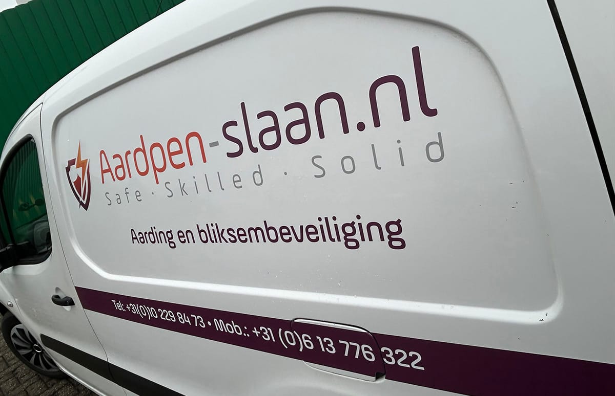 Aardpen Slaan bus contact